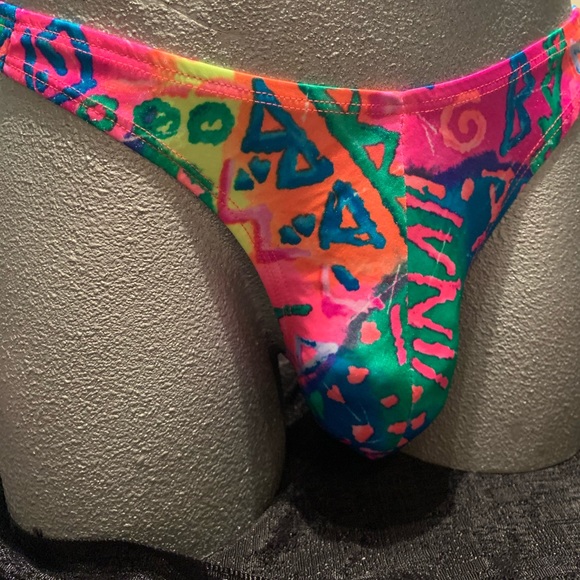 Full Pouch Thong— Neo Geo R105T - Picture 4 of 5